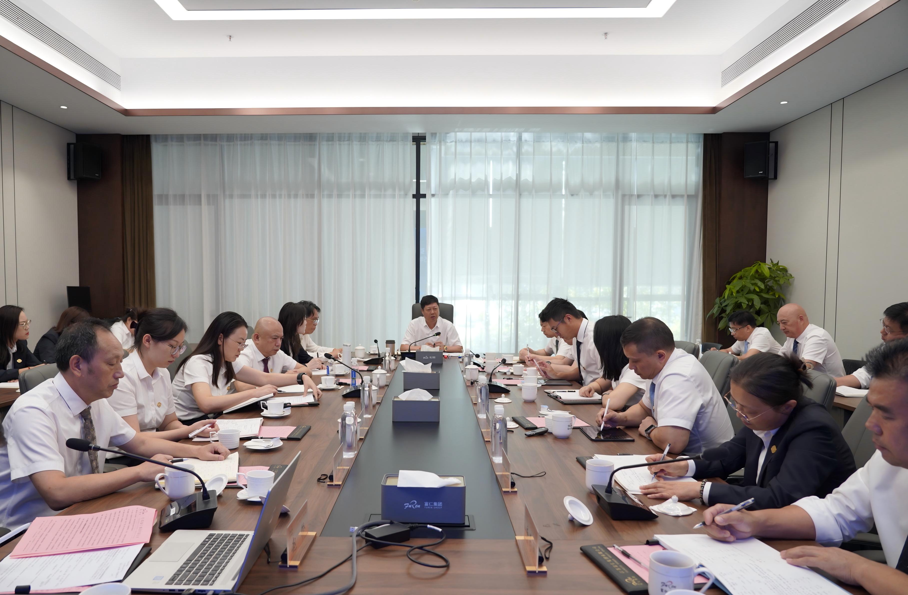 1-d1108cab1f614a42bbef348e87992074